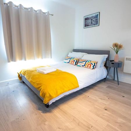 No 02 Studio Flat Available Near Aylesbury Town Station Exteriér fotografie
