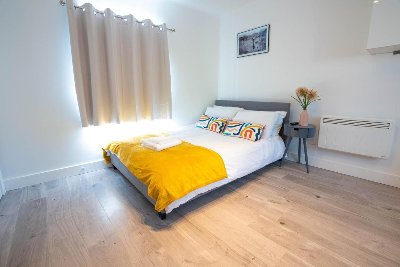 No 02 Studio Flat Available Near Aylesbury Town Station Exteriér fotografie
